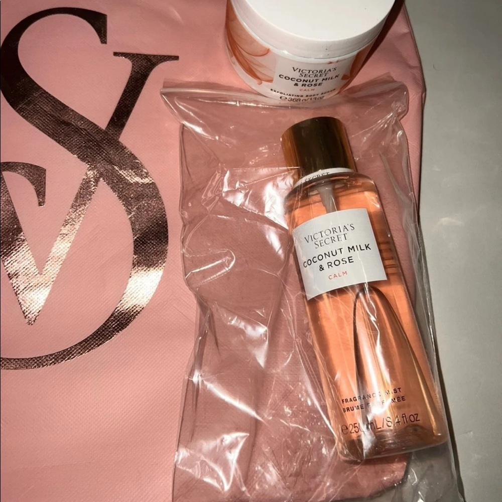LAST ONE! Victoria’s Secret Natural Beauty Gift Set - Picture 8 of 15